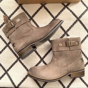 NIB Levi’s distresses moto boot bootie 7.5